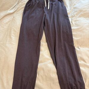 Vuori Women’s boyfriend jogger XS in Sangria Heather